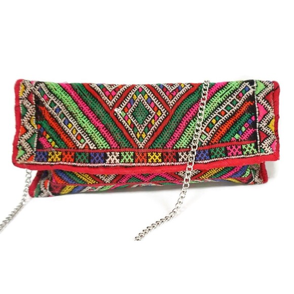 Vintage Kilim Clutch Bag: Handmade Berber Crossbody Purse - Picture 7 of 10